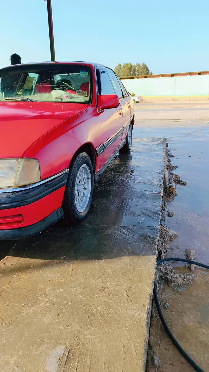 السلام عليكم للبيع اوبل اوميكا موديل 91 قادسيه سياره تخم تاير بطاريه جديده كير مكينه جديد مصبوخه جماليه  سياره نشطه غرفه جديده مكان الديوانيه السعر خاص للسفسار ***********
