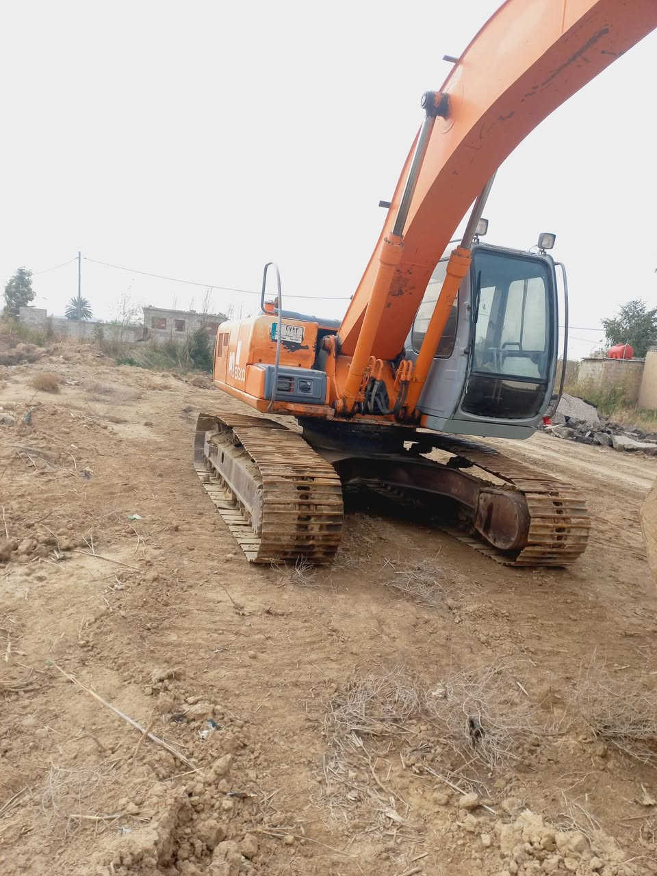 سلام عليكم حفاره فايف للبيع رقم ألماني موديل 2000جاهزه للعمل تبريد شغال بلادي المكينه مامفتوح بيه كلشي  ***********
