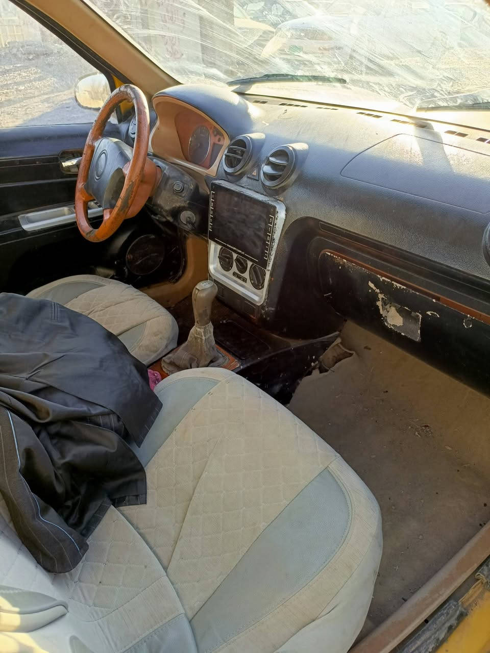 السلام عليكم سياره سيكى للبيع امسجله ماندل صاحبها اكفلها محرك كير راقيات كهربيات شغاله  السعر مليون و 200 شعندك امراوس التصال *********** مكاني الشرقاط
