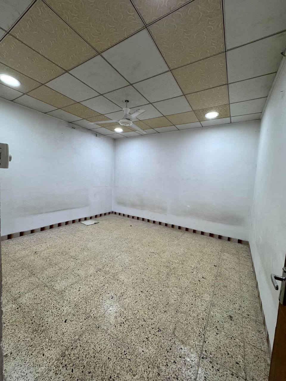 دار للبيع 
الموقع : حي البلديات ( قرب جامع السليمان )
المساحة : 200 متر
الواجهه : 10 متر
الاتجاه : شروق تام
طابق واحد : غرفة نوم وهول واستقبال ومطبخ وصحيات
فرع صبة
نستقبل عروضاتكم في اغلب مناطق الجانب الايسر
للاستفسار مراجعة مكتب ترف للاستثمار العقاري TARAF 

***********
***********
