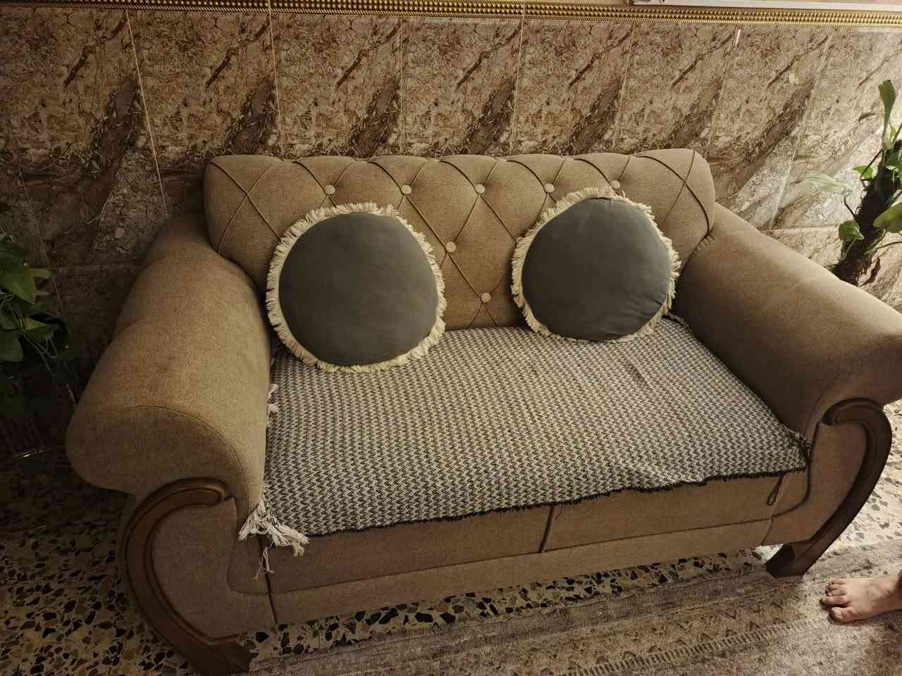 للبيع تخم قنفات ١٠ مقاعد مع غرفه نوم تركيه اصليه عنوان بغداد البنوك اتصال او مراسله ***********
