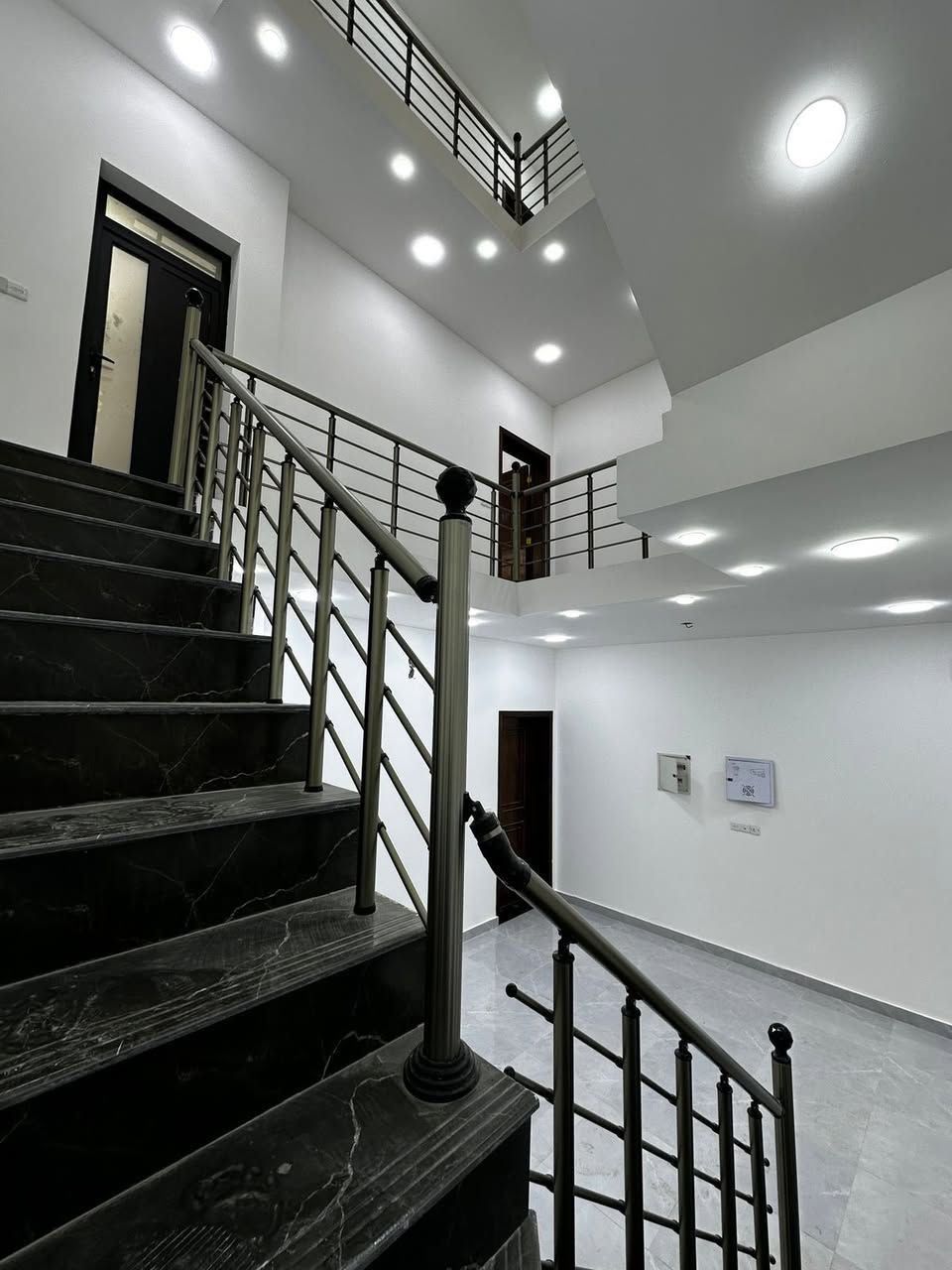 بيت للبيع مجمع الحليم مساحه100متر طابقين شغل درجه اولى  بناء حديث. تسليم مباشر
السعر 155 مليون
***********
