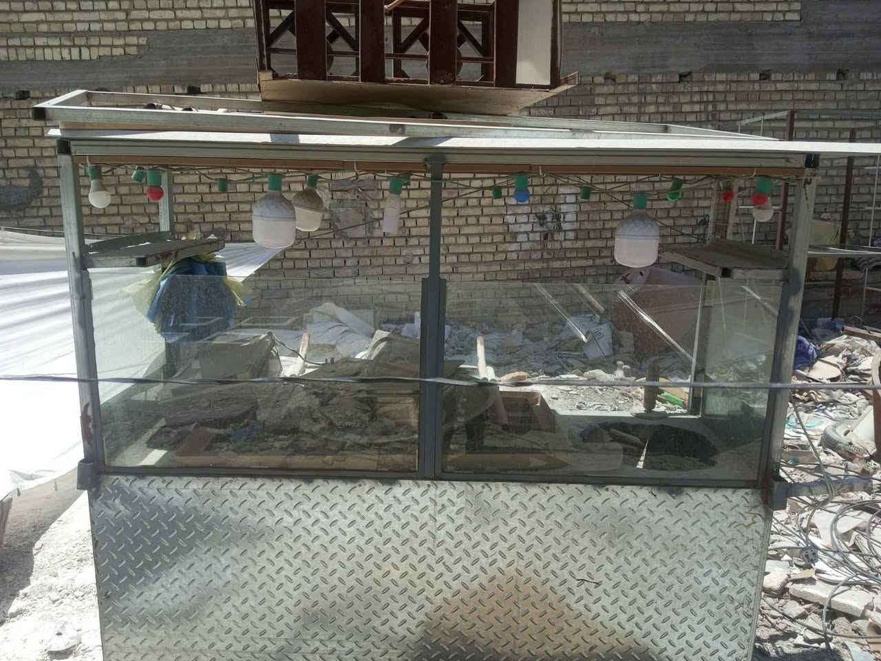 السلام عليكم 
عربانة أكل حديد كلفنايز جكر قياسات عرض ٧٠طول مترين ارتفاع مترين مع ميز عدد٢ مع حماية أكل كهربائية مع ميز ابو العينين سعر مناسب غير متواجد الفيس ***********
