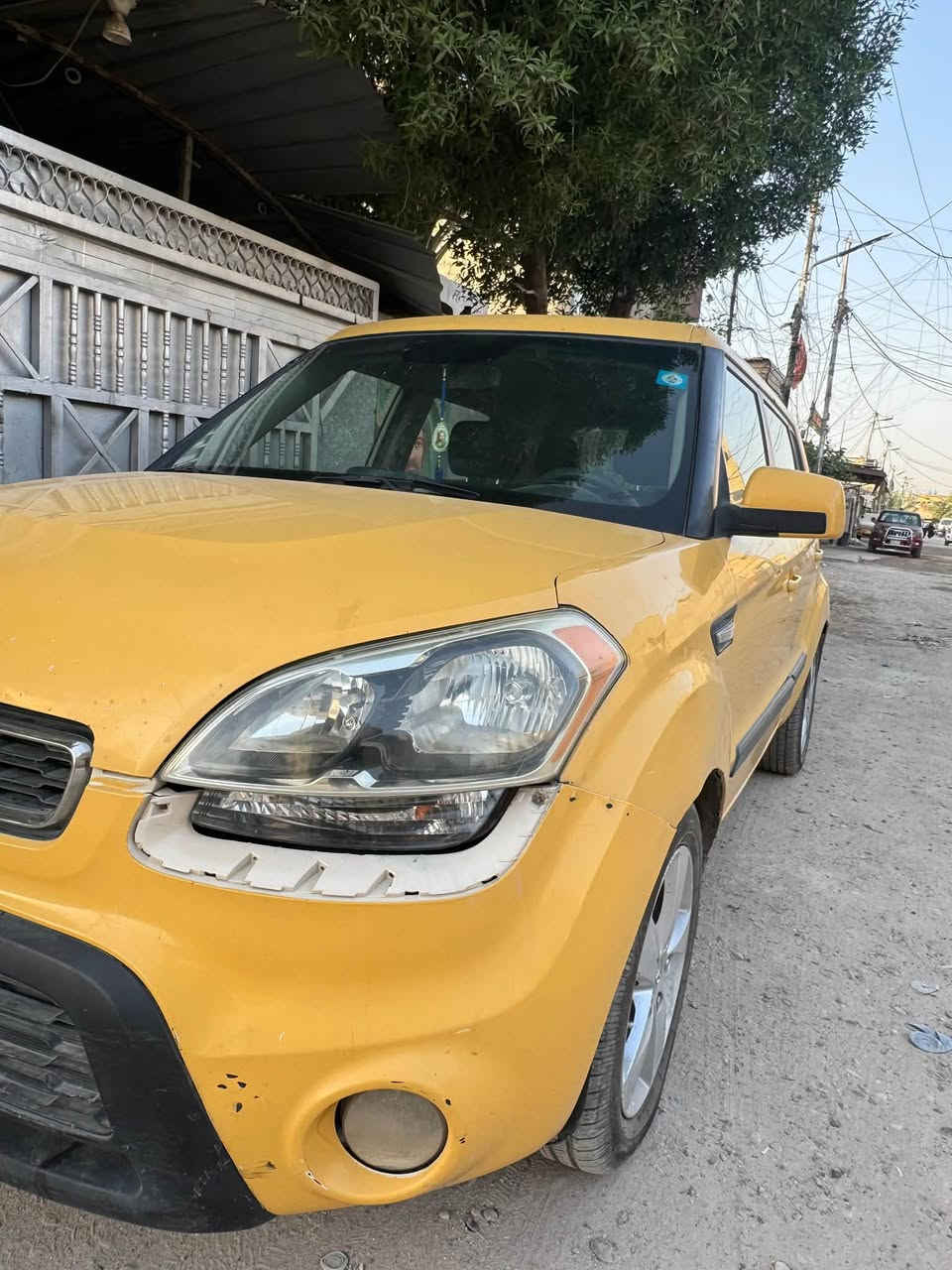 السلام عليكم
كيا صول موديل 2013 
رقم بغداد انگليزي بأسمي تحويل شوكت ميعجبك 
مكينه 1600 گير عادي 
صدرها نظيف 
السياره حلوه مال بيت ما مشتغلين بيها 
السعر 77 وبيها مجال للشراي 
بيها ملاحظات بسيطه
مكان السياره بغداد الشعب 
***********
واتساب
