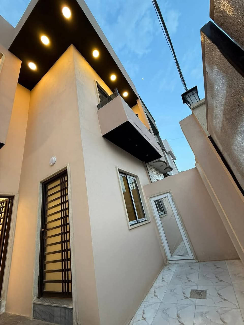 الدار للبيع 🏠

المساحه 150 م

العمق 20

الواجههه 7.5 

الدار طابقين 
5 غرفه ومطبخين وصحيات 2 وكراج 

📍عنوان الدار. موصل حي الاركان 

عرض خاص لفترة محدودة – بيت واسع وجاهز للسكن بأفضل سعر في المنطقة.
بيت متكامل بموقع مميز وسعر منافس.
٠

• زورنا بالمكتب  المدينه للعقار أو راسلنا على الخاص،

•للتواصل 
اسيا 
***********
كورك 
***********
