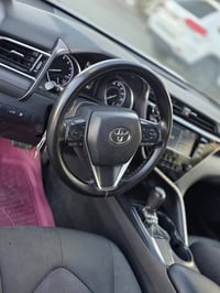 كامري موديل ٢٠١٨ LE ماشيه ١١٠ حادثه جاملغ ايمن وبدنه بدون دواخل بدون ش...