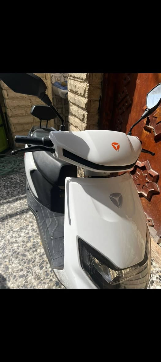 السلام عليكم دراجه للبيع شحن جديده زلغ مابيها مال بيت 6بطاريات بيها بك ترجع زنون بصمه تحكم بعد سعر750بس واتساب ***********
