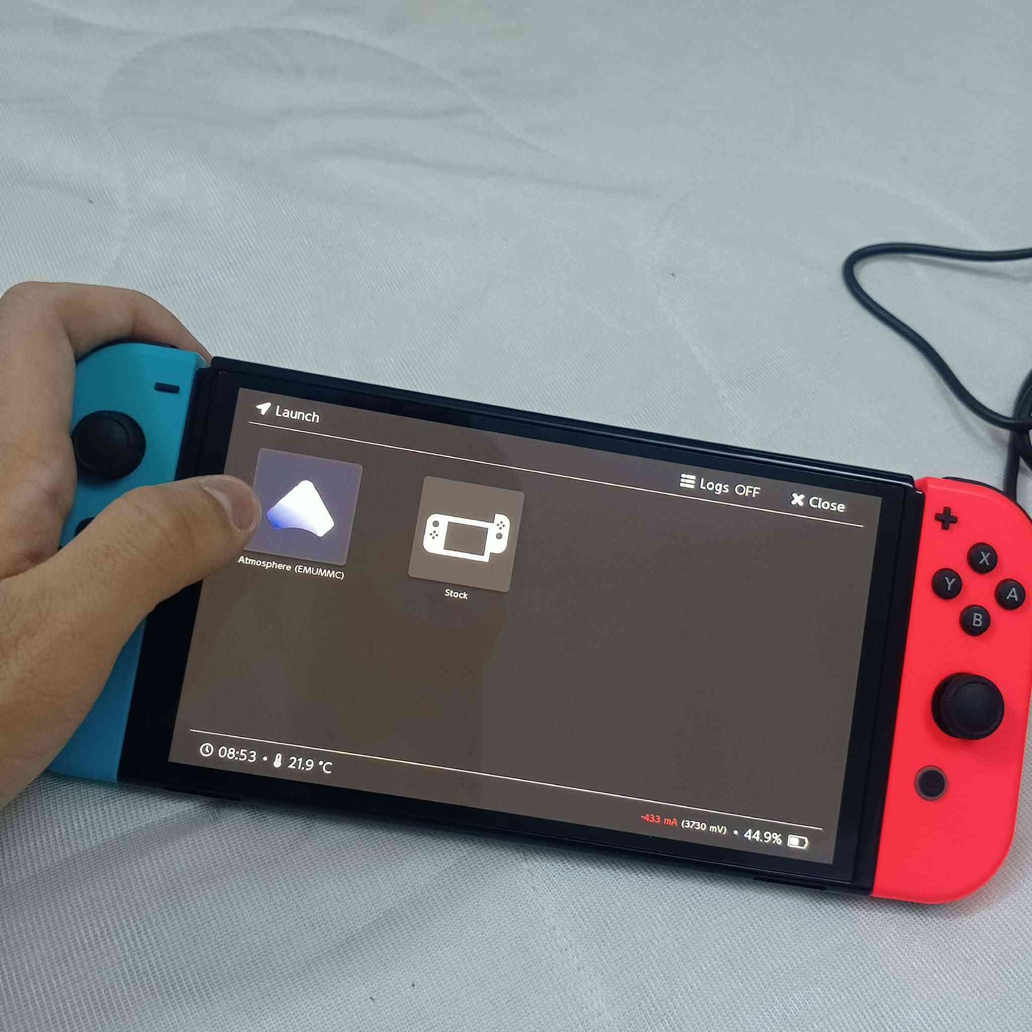 السلام عليكم اخوان نينتدو سويتش اوليد oled نظيف  مهكر نظامين اونلاين واوفلاين ملحقاته الأصلية ويدات إضافية وجنطة اصلية ولزگة حماية للشاشة بيه رام بداخله العاب مساحة الجهاز 150gb سعر الجهاز كامل 350 الف 

رقم ***********
