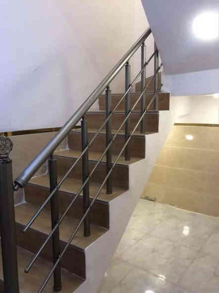 للاستفسار  اتصل ع رقم. ***********
دار للبيع زراعي 50م واجهة 4م يحتوي علة طرمة صغيرة وهول ومطبخ معزول وخدمات. طابق اول. غرفتين نوم وحمام غربي. وبيتونة وسطحين. الموقع. ( بغداد سبع ابكار ) الزراعي بعد متنزه الهبي دي  خدمات فوول تبليط. مجاري ماء كهرباء. ومن الله التوفيق
***********
