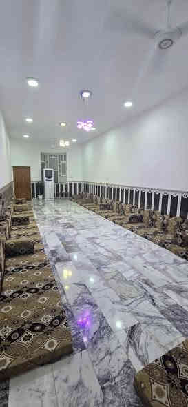 دار للبيع موقع مميز حي الضباط خلف الملعب وجه الشارع الثاني مواصفات البيت الارضية مرمر تركي ارضيت الطباق الثاني بورسلين بناء البيت درجة أولى الواجه 13 النزال 25

المساحه325 واقع حال الطابو300 متر طابو صرف بناء حديث 2020

الطابق الارضي كراج البيت يتسع لثلاث سيارات وحديقة 6×2 _ الاستقبال 《11.5×4》

وصالة《19×4》 ومطبخ《7×4》 ومطبخ خارجي 《4×3 》 وغرف عدد 2_ 《6×4》 

ومخزن ومناور عدد 2 ومجمع صحي خارجي وداخلي 

الطابق الثاني _ 2 يتكون من صالة واربع غرف كبيرة وصحيات 《3.5×4》

مساحة الصالة 《15×4》 

مساحة الغرف《 10×4 》 《8×4》《7×4》《6×4》

ذي قار قضاء الرفاعي

استفسار *********** 

***********

السعر 460
