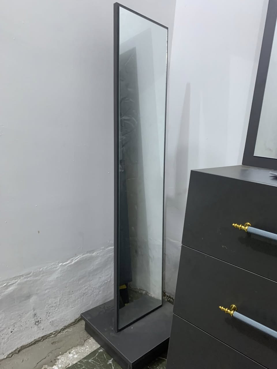 غرفه تركيه استعمال يوم واحد فقط سبع قطع
العنوان حله شارع ابو القاسم مجاور الجامع ابو القاسم 
الرقم ***********
