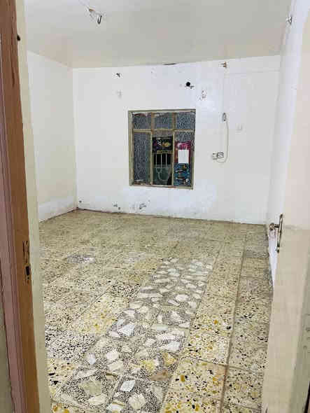 🛑 للبيع بيت في ابي غرق حي السلام طابو صرف مساحة 220متر ركن ع الشارع التبليط مباشرة عرض الشارع 15 متر يحتوي على 3غرف نوم وهول واستقبال ومطبخ وصحيات وكراج سيارة السعر 130 مليون وبيه مجال للاستفسار الاتصال او واتساب او مراسلة الصفحه ***********
