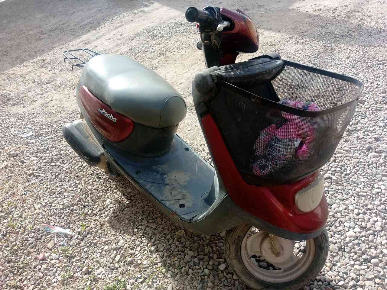 سلام عليكم للبيع السعر ٣٠٠ وبيها مجال شارع الوائلي *********** ***********
