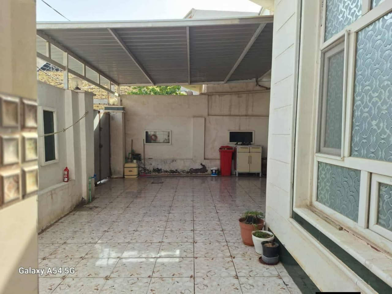 دار للبيع المساحه 200متر
ابو خستاوي جهته المرور خلف التجاري خامس بيت عن شارع كربلاء خدمات كامله موقع حلو بناء حديث جاهز 

السعر مناسب//***********
