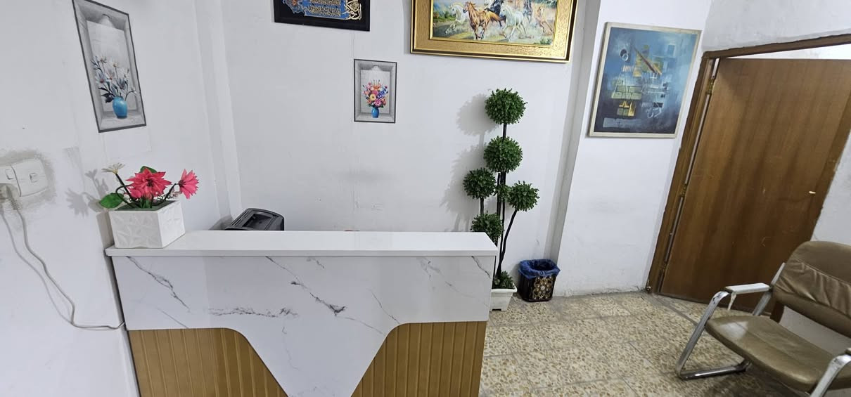 سلام عليكم مختبر طبي للبيع في حي الأمين الثانية شارع البانزيخانه مختبر  صاير طابق ثاني والطابق الأرضي بي دكتور بوليه متكامل وشغال بس اجازة مابي سبب البيع فض الشراكة للتفاصيل أكثر
***********
