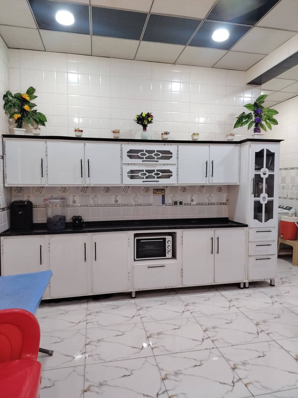 السلام عليكم بيت للبيع في حي الشرطة يحتوي على غرفتين نوم وصالة مطبخ حار وبارد استقبال صحيات داخلية وخارجية الطابق الأرضي كامل والطابق الثاني علنص المساحة 200 متر مطلوب إسكان (40) مليون للأستفسار الاتصال على الرقم ***********،،، علما البيت كونكريت مسلح البناء حديث  2023
