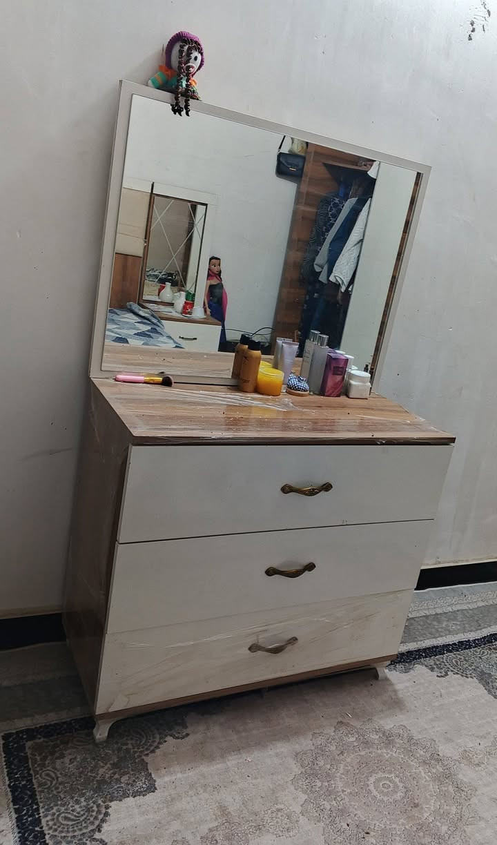 سلام عليكم غرفه نوم تركيه ..للبيع
5قطع لغرفه مال بنيه والله شاهد نضيفه مابيه اي ضرر
والبيع بسبب .. السفر السعر 500وبيه مجال


**إذا كنت صاحب هذا الإعلان وتريد حذفه لأي سبب، رجاءا أرسل رسالة إلى الدعم الفني**