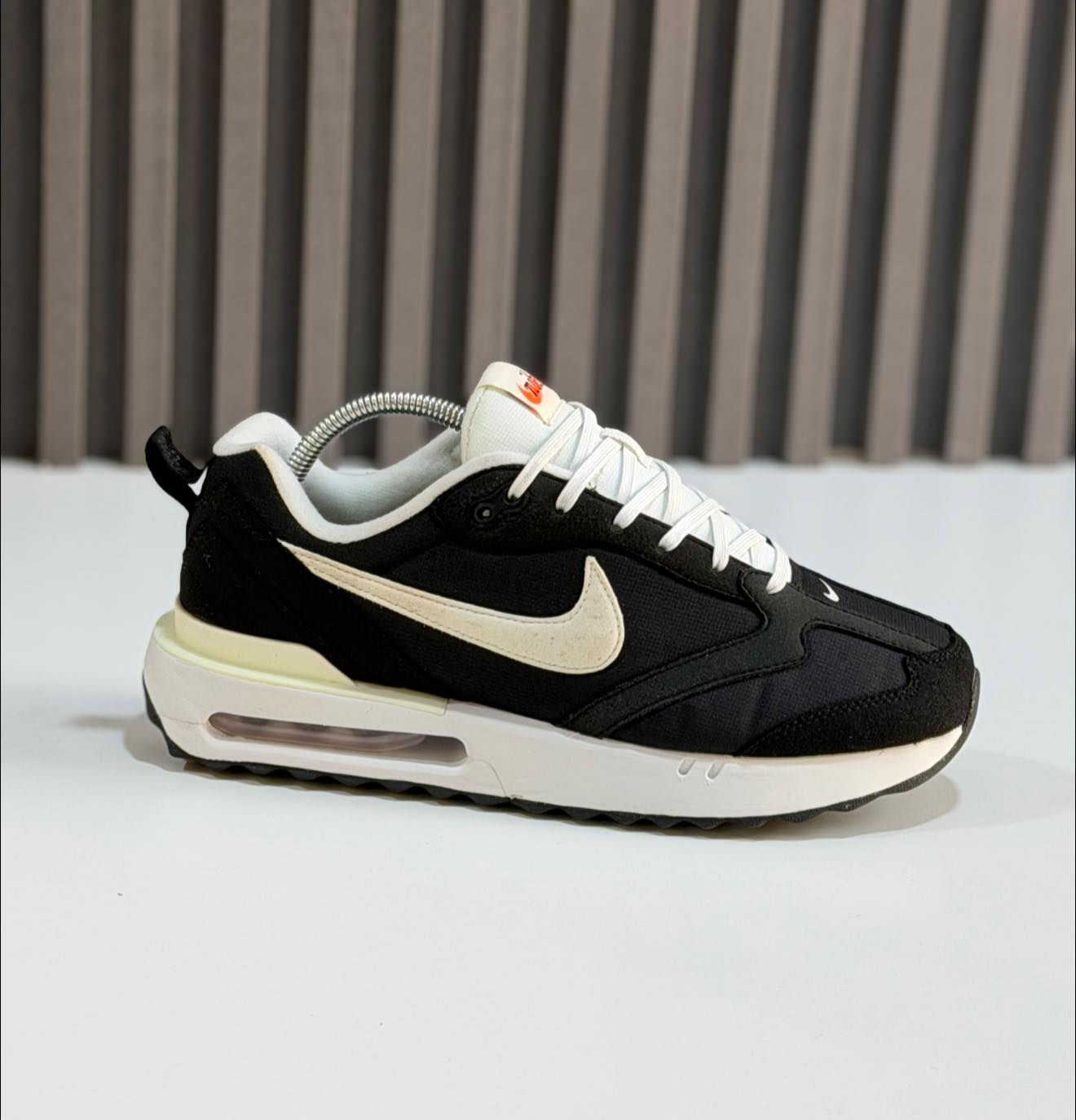 Nike  🖤 قياس القدم 26 ونص
نظافة القطعة 100‎%‎
السعر 20 الف 
توصيل موجود لجميع المحافظات 🫶🏻


**إذا كنت صاحب هذا الإعلان وتريد حذفه لأي سبب، رجاءا أرسل رسالة إلى الدعم الفني**