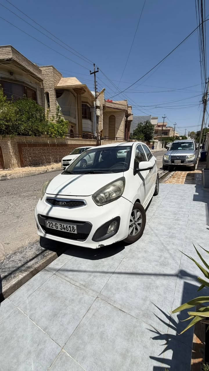 کیا پیکانتۆ 2014
لە هەردوولا بە تێلی مزرعە خشاوە بوەتە سبوغ تەنیشتەکان، بۆنید و سندوق و سەقف سبوغ نیە، بە عام دەیفرۆشم.
گێڕ و مەکینە و تەبرید بێ کێشە

نرخ 67$ و کەمێک معاملە
*********** أربيل, العراق
