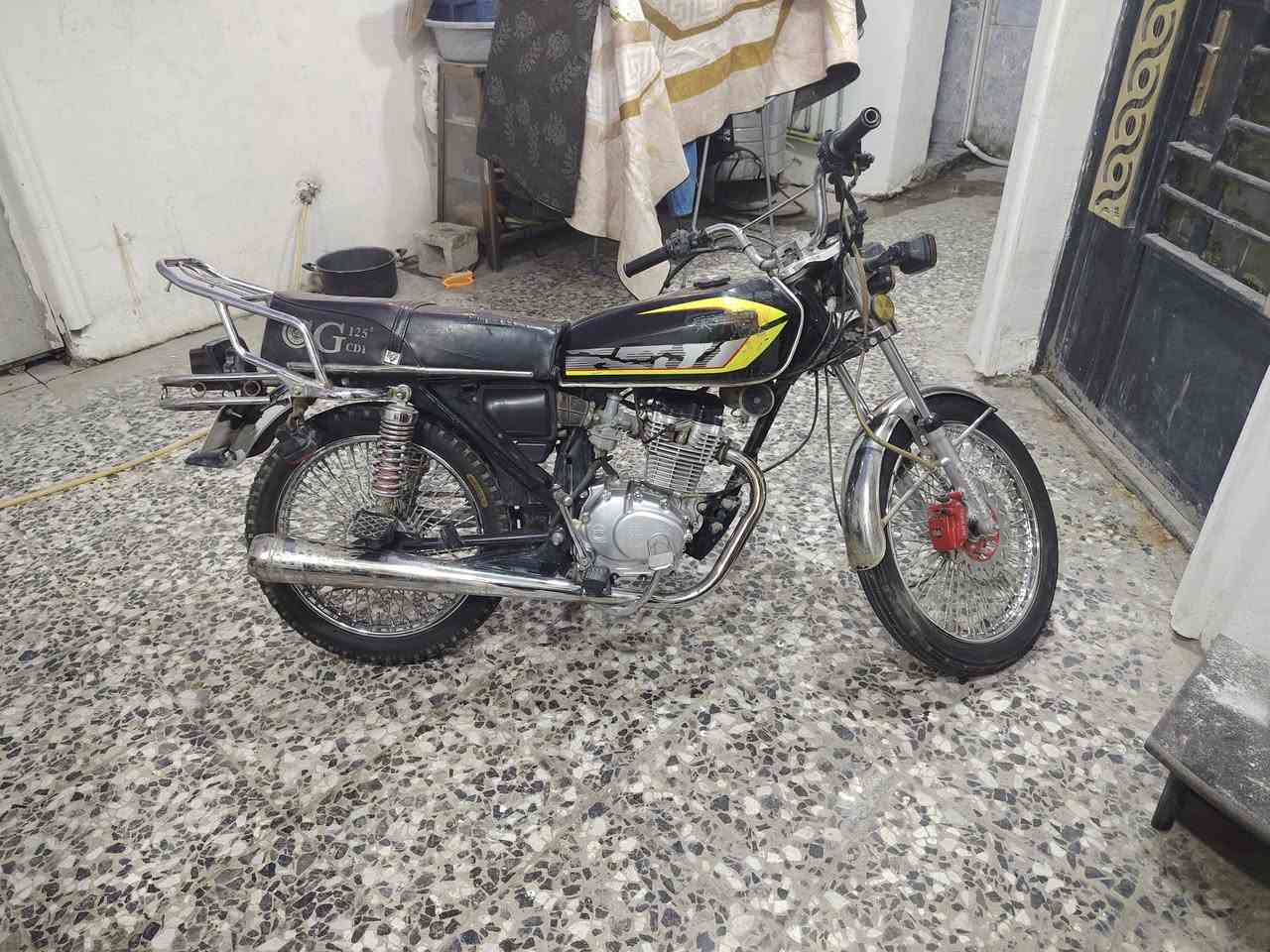 سونك اربعه كير مديل ٢٤ كفاله عامه نقصها زوج اشاير صفاحيه وحده ٤٢٥ وبيها مجال بغداد الشعله الخطيب الزراعي ***********
