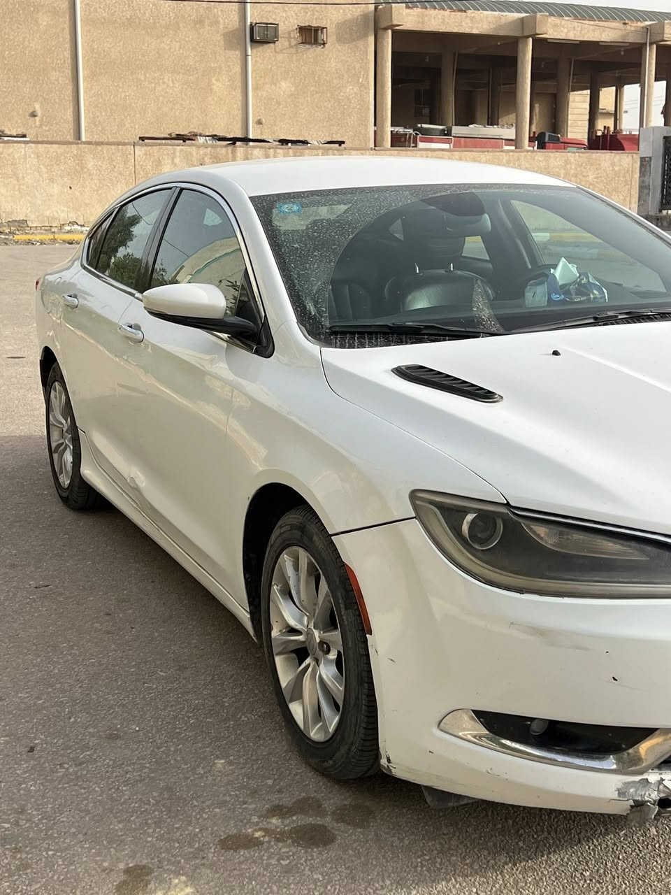 C200
موديل 2015 

مكينه 3600

تبريد ٣ قطع 

تدفئه بالكشنات 

ضربته جاملغ وباب السايق وربع من الثاني مصبوغ 

وبيهه طخات خفيفه مثل ما واضح بالصوره 
بسمي السياره 

الرقم ***********
