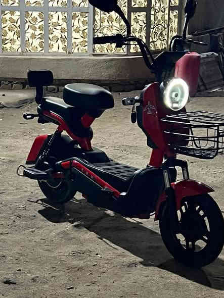 السلام عليكم دراجه شحن للبيع دراجه جديده كلش ما ناقصه شي من كل النواحي
4باتري 

كهربائيات كله شغاله

حجم 14 

ما ماشيه هواي للتواصل *********** رقمي و متواجد علا الفيس مكان سوق الشيوخ كرمه بني سعيد 

السعر 350
