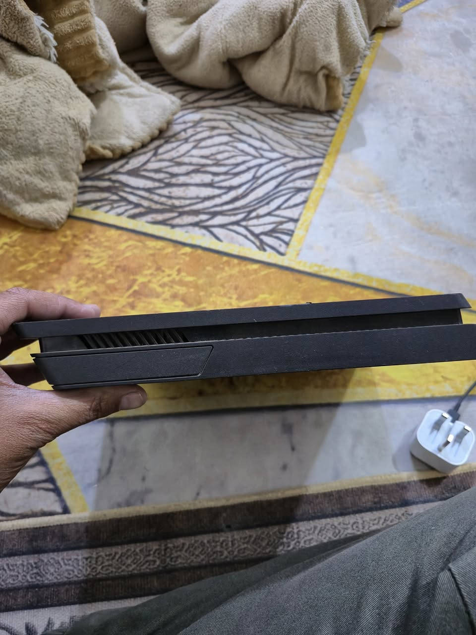 بلي 4 سلم للبيع نظافه فول 
نظام 13.2 
بدون ملحقات
وياه لعبه God of War 3
150 بي مجال قليل


**إذا كنت صاحب هذا الإعلان وتريد حذفه لأي سبب، رجاءا أرسل رسالة إلى الدعم الفني**