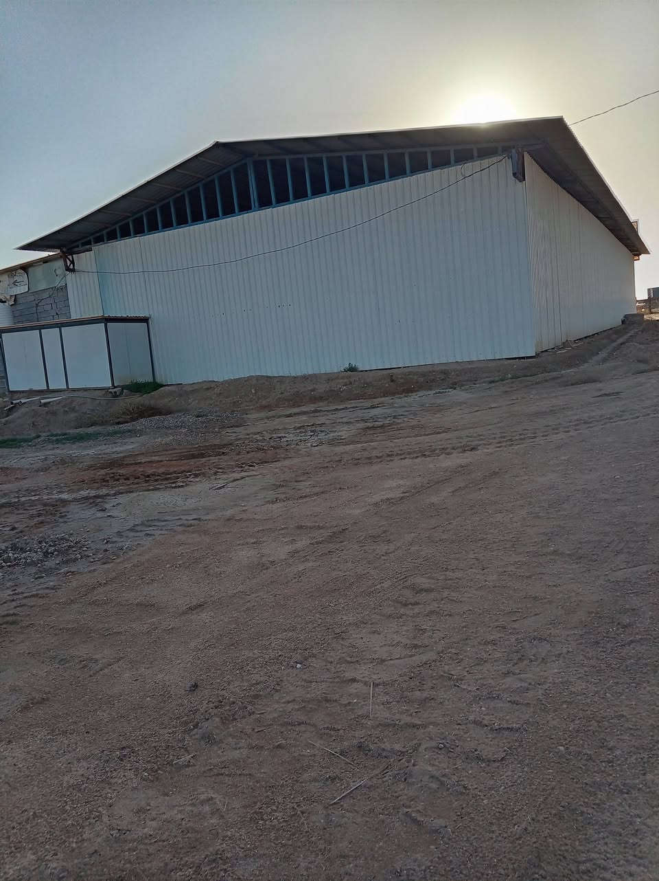 للأجار او البيع مخزن وجملون
طول جملون40م+ عرض 16م )

+عرض المخزن 8+الطول 40

موجود غرفة مكتب

 موجود كهرباء ماء    *********** 

حمامات أيضاً. اتصال *********** 

المكان الحله الخط السريع الدولي قرب مطعم ومحطة جنة الفرات +وا تقاطع جبله صويره
