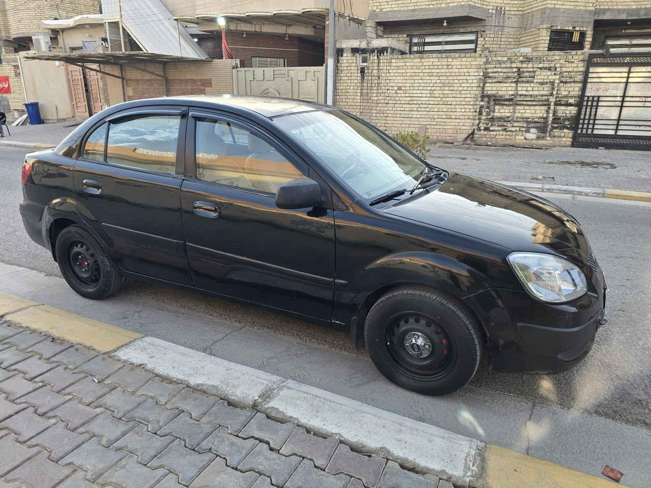 سلام عليكم سياره كيه ريو البيع السياره موديل 2006 رقم بغداد الدولي كير ومكينه وحدايه كفاله تخم تاير جديد تحويل مباشر ثاني يوم سياره جديد مال جناي مكاني في كربلاء السعر 65 وبيه مجال ***********

