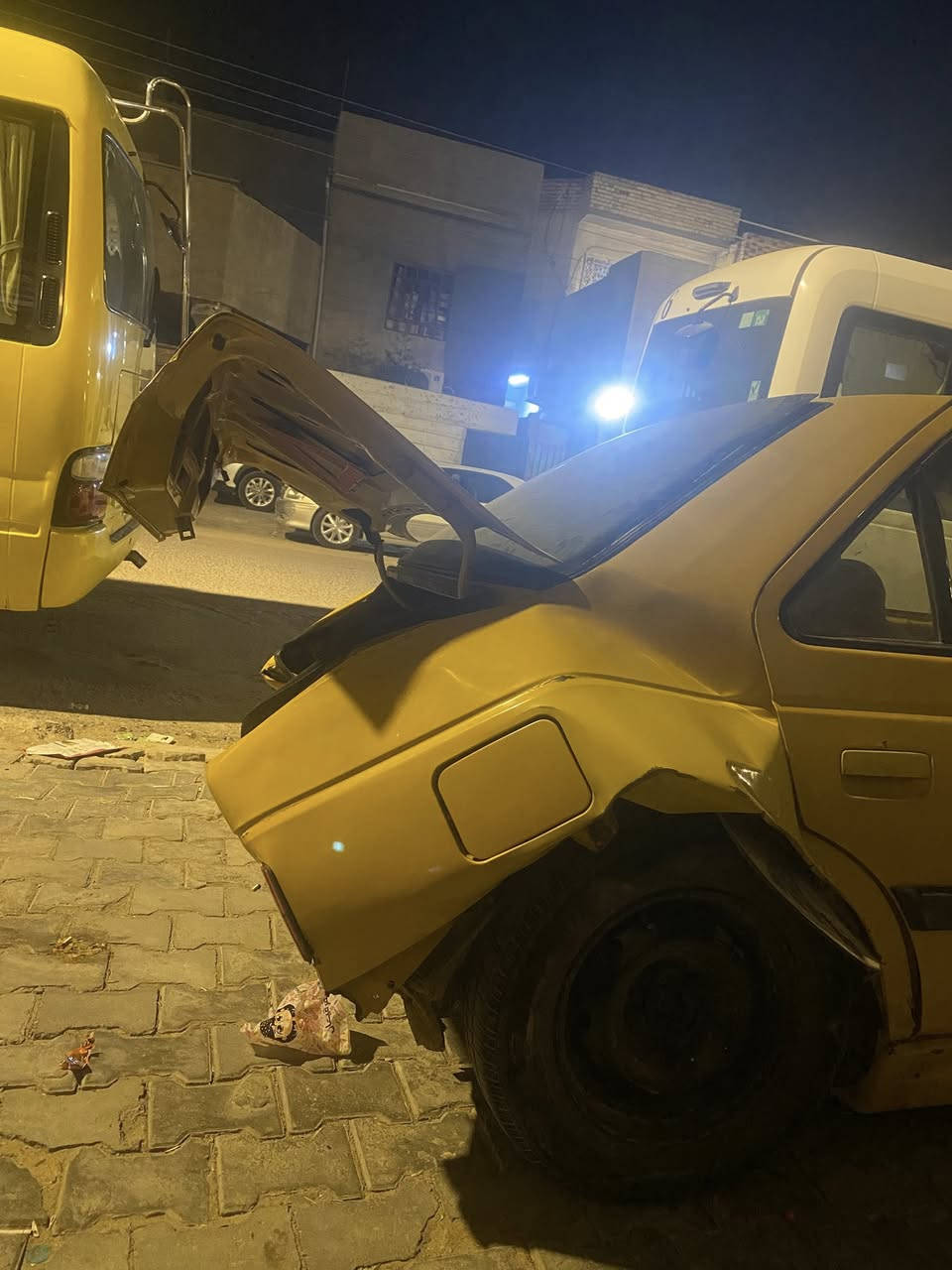 بيجو بارص 2015     الرقم الجديد مصفره هيئه وغرامات ولا مطلوبت ربع سنويه لل2030 بأسمي لسياره السياره هاي ضربته شوفت لعين ضربته حلوه ب٨٠ تنعاد كله هيه وبكلايتات وصندوك ما متعود مكاني بصره لتنومه 
للتواصل علرقم      ***********.          لسعر ٢٦ وبيه مجال لخلطر لجيه لسياره تخم تاير ومكينه هيه وكير جديد كهربائيات شغاله تبريد شغال كلشي ما بي سياره ما ناقصه شي بس صار ويانه حادث واريد ابيعه جماعت ل٢٠ لا تخابر
