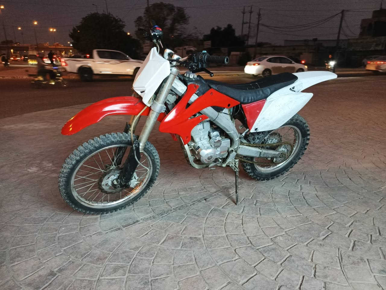 قفاز كاوسكي مكينتهى سيفان مديل 25 وذا مراوس حسب القناعه 
سعر 600وبيهى مجال مكاني بغداد الشعله 
***********تصال وتساب
