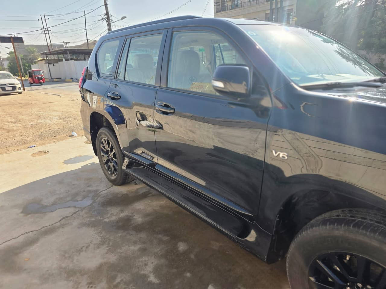 برادو  VXمد نايت 2022
رقم صاحب السيارة 
***********
             سعرر /477وبيها مجال  
السياره كير ومحرك كفالة
السياره مكفولة كفالة عامه عدا بارد كد شبر وشخط بل باب وباقي سياره كفاله 
المواصفات
1- تشغيل عن بعد
2-فتحه
3-ثلاجه
4-شاشه كبيرة
5-لايت اسود
6-كشنات كهرباء الاماميه
7-كشنات جلد
8-دبل تانكي
9-سبير تعليك
10-شاحن واير لس
11-محرك6 سنلدر
ملحقات كامله
12-وبقية مواصفات ال VX معروفه ميحتاج اذكرهن 
مكان السيارة  بغداد بلديات 
  *********** 
سعرر /477وبيهه مجال بسيط
