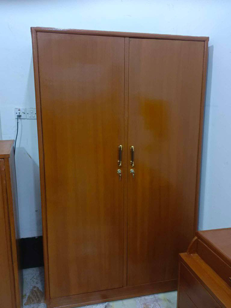 كناتير عدد2بابين وبوفيه وميز امرايه كلهن صاج تسكام وسعارهن مناسبه كلششش شراي يتصل عل رقم ‏‪0773 012 3482‬‏ مكلفه بنشر لحديسال عن سعر تصل وتعرف كلهن مناسبات صعدومنشور خوان
