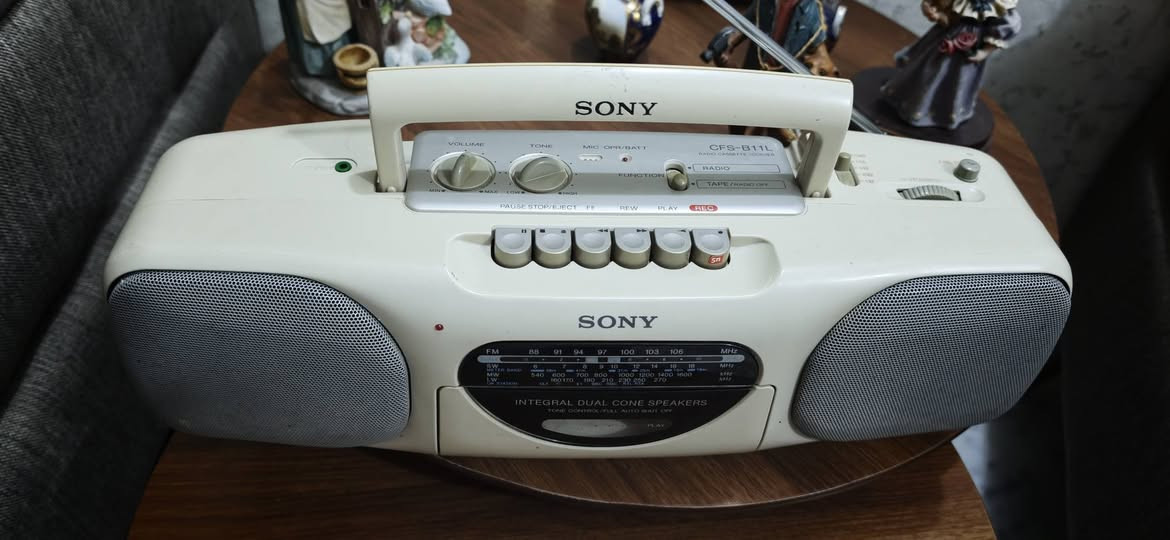 السلام عليكم
1. جهاز مسجل ماركه SONY
مسجل شغال 
راديو اربع موجات 
صناعه اندونيسيا 
شغال كهرباء و بطاريات 
السعر 40

2. جهاز مسجل ماركه SANYO
مسجل شغال 
راديو بدون FM شغال مايسحب 
نظافه متوسطة بدون نقص 
السعر 35 

التوصيل 5 بغداد 6 باقي المحافظات


**إذا كنت صاحب هذا الإعلان وتريد حذفه لأي سبب، رجاءا أرسل رسالة إلى الدعم الفني**