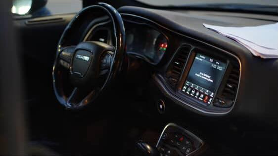 جالنجر sxt plus 2018 فول 3600
حادث خلفي جاملغ فقط بقية اجزاء السيارة مكفولة 

بجم كبس كير ومحرك مكفول كفالة عامة 

المواصفات .
بصمة تشغيل 
تشغيل عن بعد 
فتحة سقف 
شاشة كبيرة تدعم كار بلي
كشنات جلد 
رادار
كشنات تدفئة وتبريد +خزن ميموري 
تحكم ستيرن كهرباء
كشنات كهرباء 
قطعتين تبريد
كامرة اصلية دوارة 
للتواصل ع رقم *********** وبي واتساب
