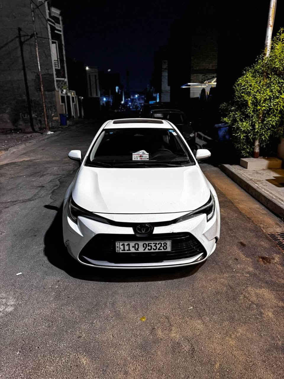 🚗 تويوتا كورولا 2024 هايبرد (Toyota Corolla Hybrid 2024) للبيع 🚗
المواصفات والتفاصيل:
 الموديل: 2024 شهر العاشر  (هايبرد)
 المسافة المقطوعة: 45,000 كم
 الرقم: بغداد الدولي الجديد (بإسمي وتحويل مباشر)
 الموقع: بغداد - الأمين
🔹 المواصفات والكماليات:
 البصمة: بصمة دخول وخروج + نظام ترحيب
 السقف: فتحة سقف (سلايت)
 الشاشات: دشبول إلكتروني ديجيتال + شاشة وسطية كبيرة + تبريد شاشة
 الإضاءة: كشافات زنون LED
 التكييف: قطعتين تبريد (أمامي وخلفي)
 التحكم والقيادة: تحكمات أزرار ستيرن كاملة + أنظمة قيادة متعددة + نظام القيادة الكهربائي EV
🛡️ أنظمة الأمان والمساعدة:
 رادار أمامي + نظام تحديد وتنبيه الخروج عن المسار
 نظام التوقف الذاتي (مانع الاصطدام)
 مستشعر وقارئ العلامات المرورية
 كاميرا خلفية دوارة
 هاند بريك بصمة (دكمه) + نظام Auto Hold
⚠️ ملاحظات البودي (الضرر):
 طخة بسيطة جداً بالجاملغ الخلفي
 طخة بسيطة بدوسة باب السائق (موضحة بالصور)
💰 السعر: 148 ورقة ($14,800) وبيه مجال قليل للجادين.
📞 للتواصل والاستفسار: ***********
