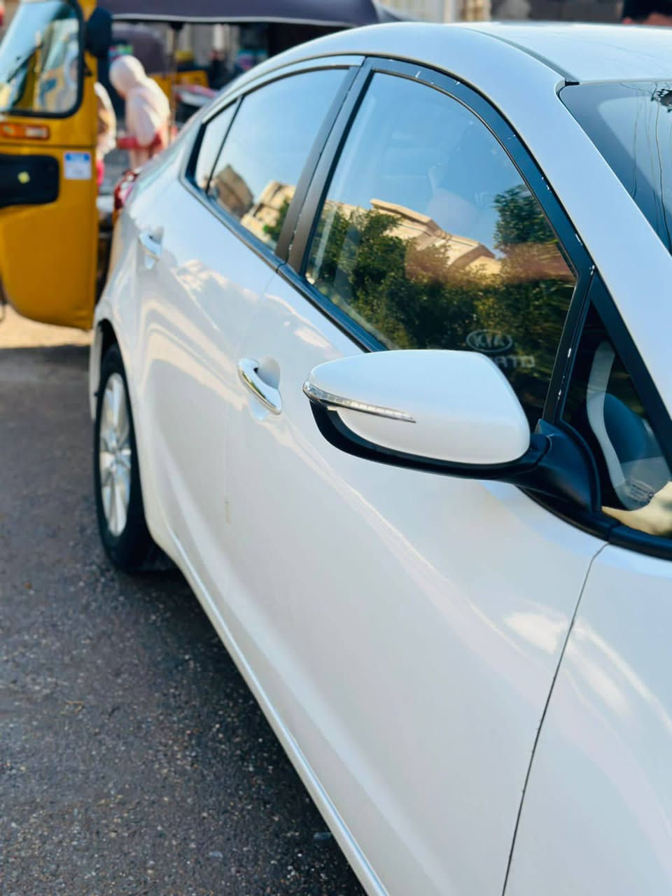 سيراتو ٢٠١٦  رقم بغداد
سياره كفاله عام كير محرك ماشيه ٦٠ الف 
سياره بيها بس جنطه مبدله وكاله اصلي ب ٢٠١٧ 
وارد خليجي اشاير بالمري ـ تحكم ستيرأ ـ مرايات شفط ـ شاشه مثل ما موضحه بصوره 
سعرها 132$ مجالها بسيط مكاني الحريه 
*********** رقم صاحب سياره 
*********** رقمي
