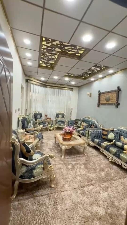 بيت بناء حديث للبيع 
* حي الرفاق
* المساحة ١٥٠ م
* واجهة ٧.٥ م
* غرف نوم عدد اربعة واستقبال وغرفة معيشة وصحيات لكل طابق ومطبخ
* السعر ٣٦٠ مليون قابل للتفاوض 
 
للاستفسار، يرجى الاتصال على الأرقام التالية:
- ***********
- ***********
- ***********
أو زيارة المكتب على العنوان التالي :
 المثنى، مدخل سايدين الرفاق، قرب مطعم المجلس

#البيت_المعمور_للعقار موصل, نينوى
