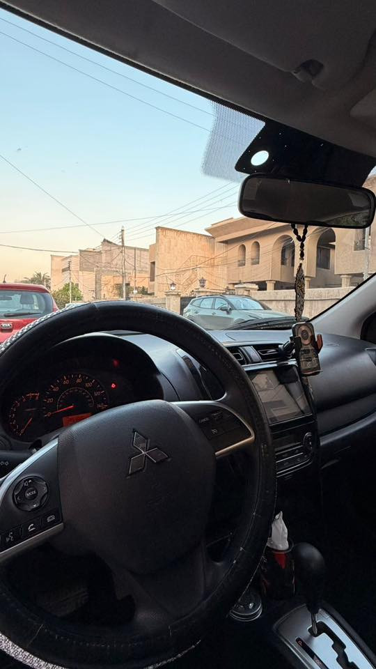 السلام عليكم 
ميسيوشي ميراج للبيع موديل (2024) سياره جديده كلش استخدام شخصي مال بيت صور الحادث مرفقه مع المنشور السعر 95  بيه مجال بسيط مكان السياره بغداد / السيديه للاستفسار ‭0772 200 1133
