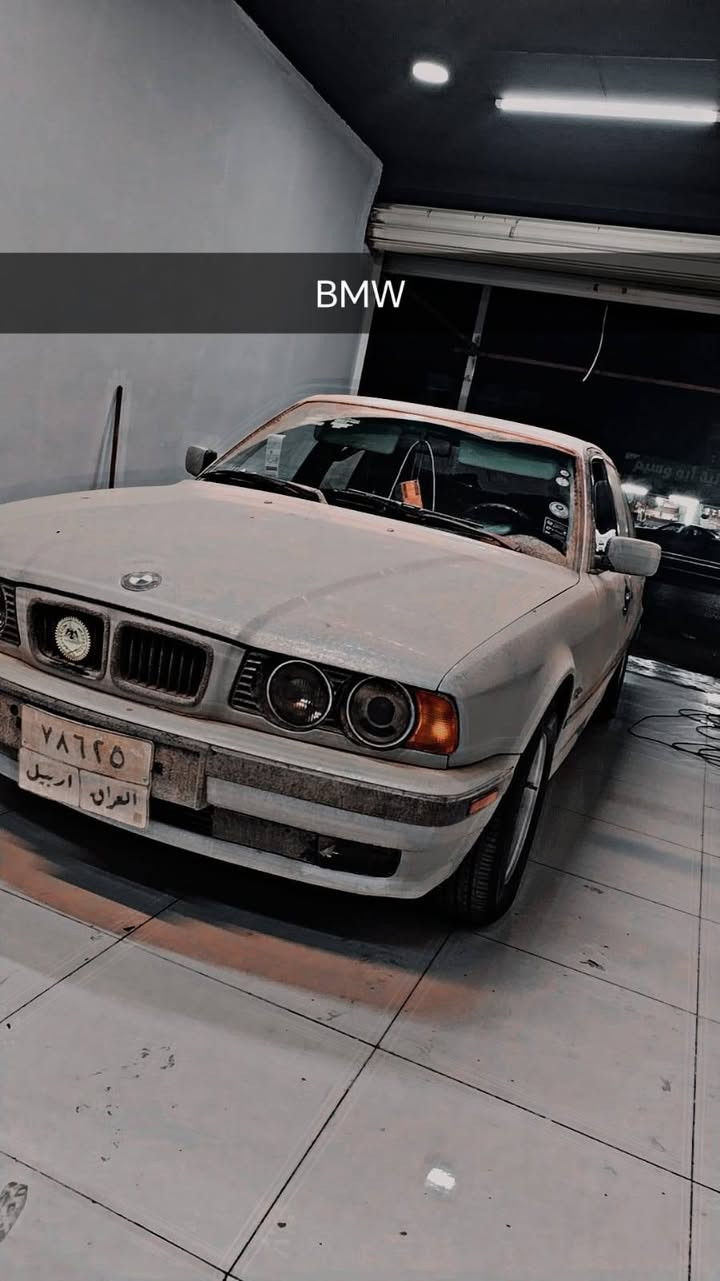 سلام عليكم
بي ام .
موديل 1995.
للبيع او للمراوسه حسب القناعه.
محرك 525 كبس بلادي. 
كير اوتماتيك.
4 جامات كهربائي.
4 وياله او تايرات جديد.
بركات أي بي ايس. 
تبريد بشرط ثلج ويا السلف. 
سياره حلوه كاعده اي نقص ما بيه.
 كهربائية كله شغاله اي نقص ما بيه.
 سياره دبل إيرباك .
كشنات جلد بيبان جلد. 
السياره فول مواصفات بس بدون فتحة سلايت.
عنوان كركوك.
السعر 63بيهامجال للطيبين.
الرقم ***********
رقم واستاب***********
