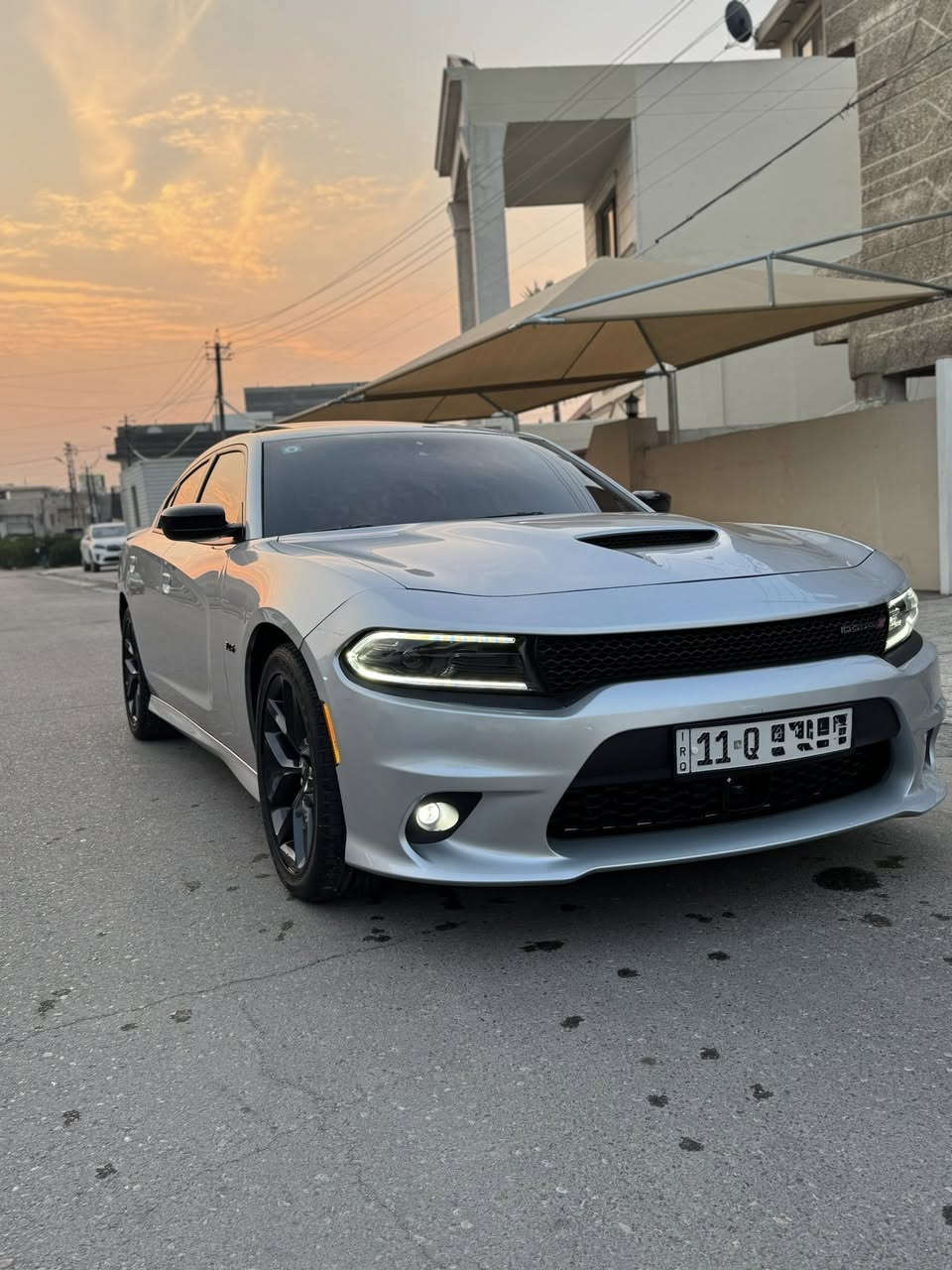 سلام عليكم
دوج جارجر RT بلاك توب فول مواصفات 1/1 
5700 8 سلندر
فتحه ومقاعد كنتاره جلد  دبل حضن وخزن ميموري تدفئه وتبريد مقاعد وستيرن كهرباء رادار امامي وجانبي وخلفي سستم صوت هارمن كارن 
دشبول خلفي نفخ 
ويل 20 تايرات الشركة بعده بيه وجديده
ماشيه 11 الف كيلوا باسمي مكان السياره بغداد حي الجامعه رقم بغداد باسمي 
اني مستوره واني مصلحه تصليح درجه اولى كل غراضه اصليه 
حادثه بنيد وراس الجاملغ وشاصي ايسر مدفوع يعني مابي لا كص مجرد سحب وصبغ بلشاصي 
السياره طالعه من امريكا تشغل وتمشي
نظيفه السياره وجاهزه مابيه اي نقص 
مبرمجه سيفتي يم مصطفى ايكل 
السعر 27500 $ وبيه مجال 
للاتصال. 
***********
