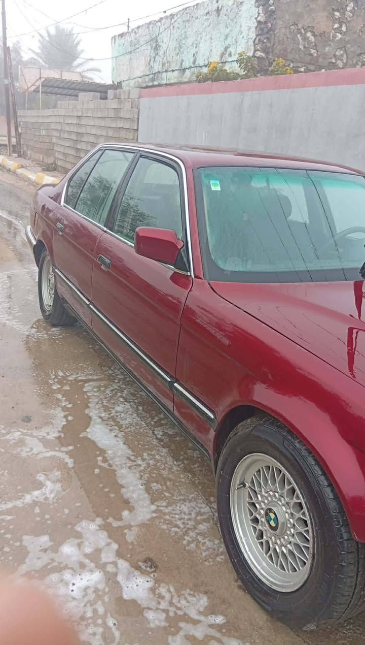 السلام عليكم بي ام للبيع ٧٣٥ موديل ٩٣ سياره جاهزه كير ومحرك مكفول كهربائيات كامله .نقصها دعاميه اماميه وصبغ جاملغ مع باب سائق قطعه صغيره مكاني ديالى ‏السعر ٤٠ وبيها مجال  رقم الهاتف
‏‪0770 539 0562‬‏
