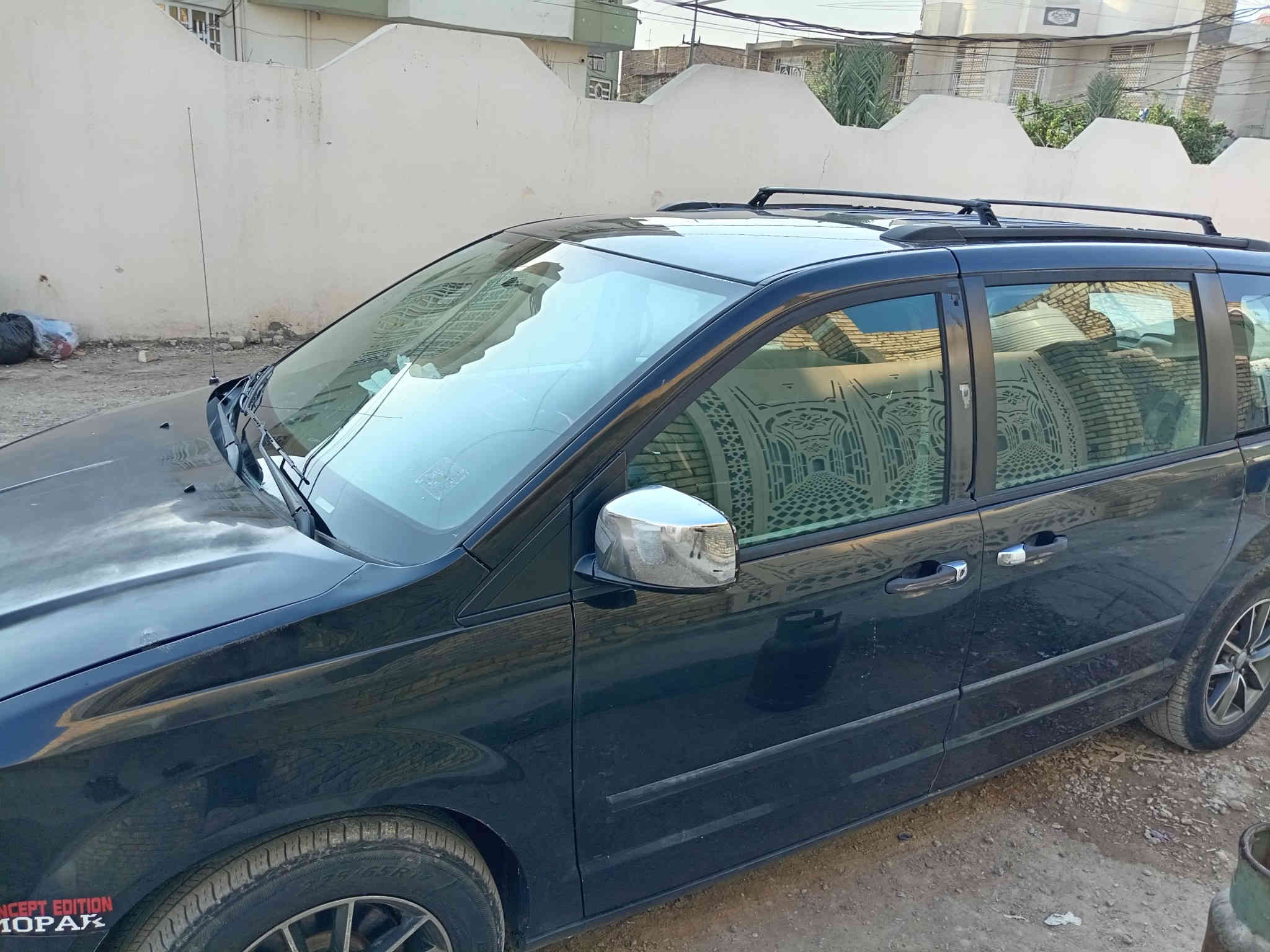 سيارة دوج كرفان موديل ٢٠١٥ وارد امريكي حادثها سرقة كما موضح بالصور المرفقة بالمنشور .
_بيها طخات بسيطة في الجانب اليمين والدعامية الخلفية 

_كشن سياحي منفصل ٧ راكب 

_منضومه عاز ٨٠ لتر 

_الحدادية جيدة 

_المحرك والكير جيد 

_ رقم بغداد بأسمي السنوية جديده مشروع وطني مداور ثاني يوم 

_ السعر ١٣٥ ورقة وبيها مجال حك الجية 

_مكاني واسط الكوت مركز المدينة 
الرقم : ***********
          ***********
