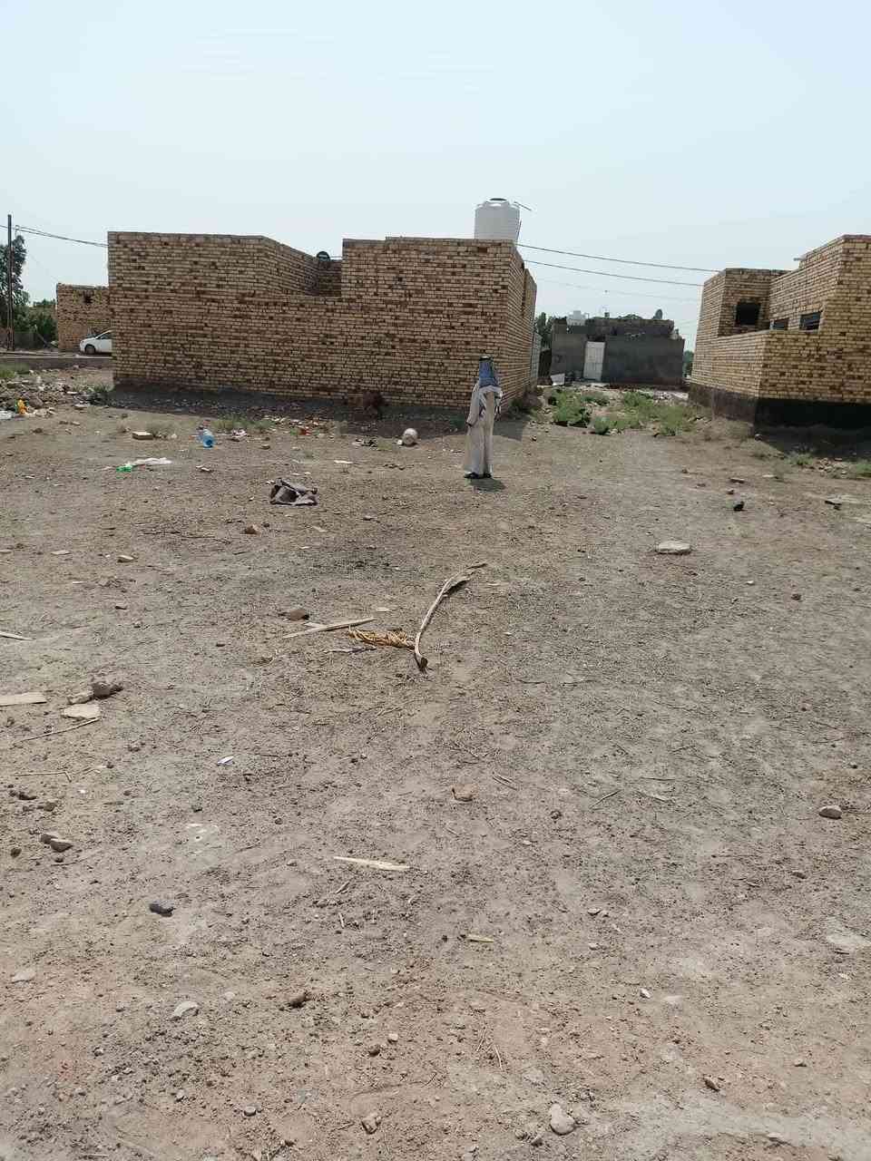 لكل من يبحث عن موقع ممتاز، هدوء، وخدمات متكاملة.. قطعة أرض زراعية مميزة جاهزة للبناء

### 📌  تفاصيل العقار:

* **المساحة:** 150 متر مربع.
* **النوع / السند:** زراعي (سند 25) - ملكية مضمونة وقانونية.
* **الموقع:** الديوانية - شارع 60 - قرب المشروع (موقع حيوى وسهل الوصول).

### ⚡ **الخدمات المتوفرة (كاملة وجاهزة):**

* 💧 إسالة ماء صافي متوفرة.
* ⚡ كهرباء وطنية مستقرة.
* 🔌 خط مولد سحب للمنطقة.
* 🌐 شبكة إنترنت سريعة متوفرة في الموقع.

### 💰 **السعر:**

* **بسعر مناسب جداً ومنافس** (للجادين فقط).

---

📞 **للاستفسار، ومعاينة الأرض على أرض الواقع، يرجى التواصل معنا عبر:**

* **الرسائل الخاصة بالصفحة** ✉️
* **أو الاتصال على الرقم:** [*********** ] 📱

**"فرصتك اليوم لامتلاك أرض المستقبل.. لا تتردد بالاتصال!"**
