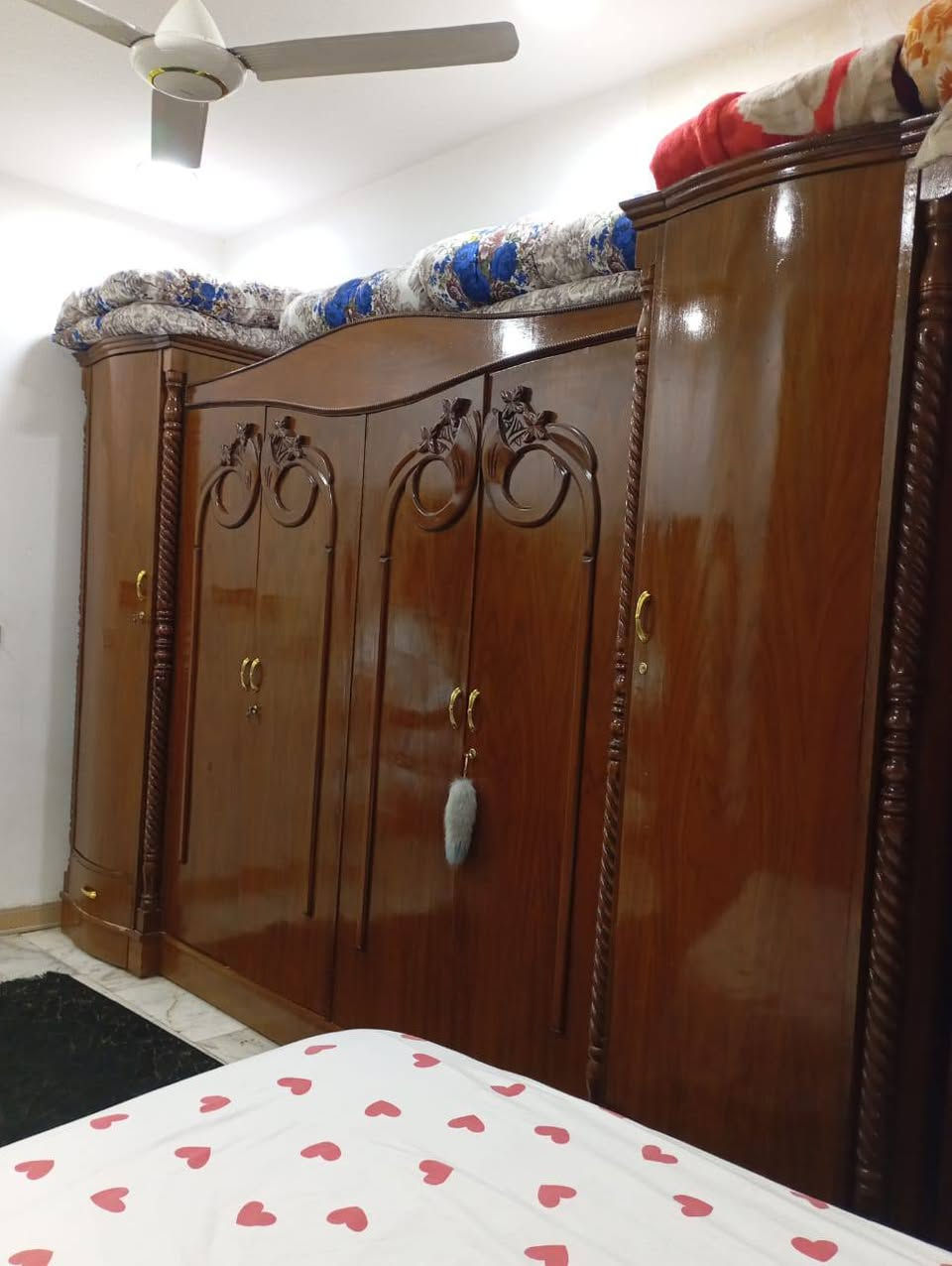 750 الف
غرفة نوم عراقي اصلي ثقيل 
***********
