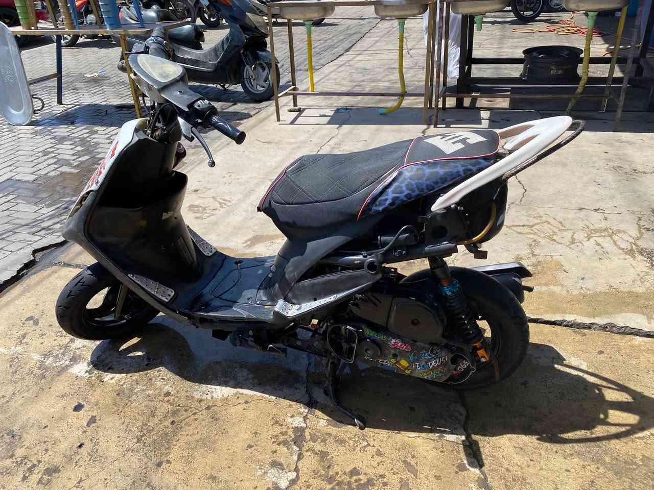 سلام عليكم دراجه ماكس عدله لبيع دراجه برغي واحد ممفتوح بيهه دراجه نضيفه السعر 350وبيه مجال حك جيه العنوان بغداد حي العامل ***********
