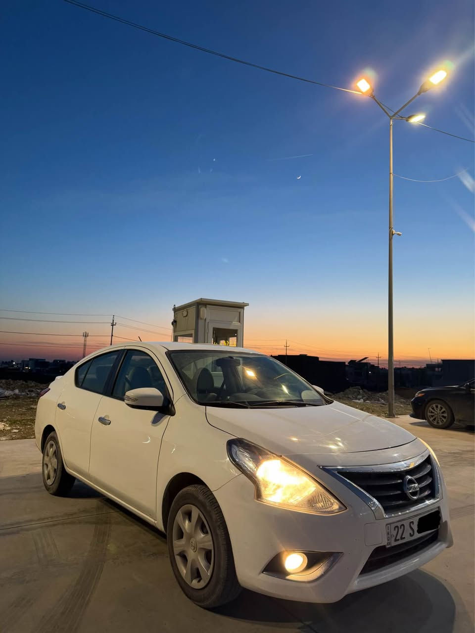 Nissan sunny 2025 سفری شەریکەیە
سەیارەکە ٢ پارچەیی هەیە بۆنید و چالغی سەر براکێتی گرتیە بە حەستەم بێ ئێرباگە  سەیارەکە فولل ماصفاتە یەدە نیکلە دەبڵ گێچە ٥ بالیفە تەبرید مەرکەزییە
سحری ١١٣ وەرەقە و مەجالێ کەم
*********** أربيل, العراق
