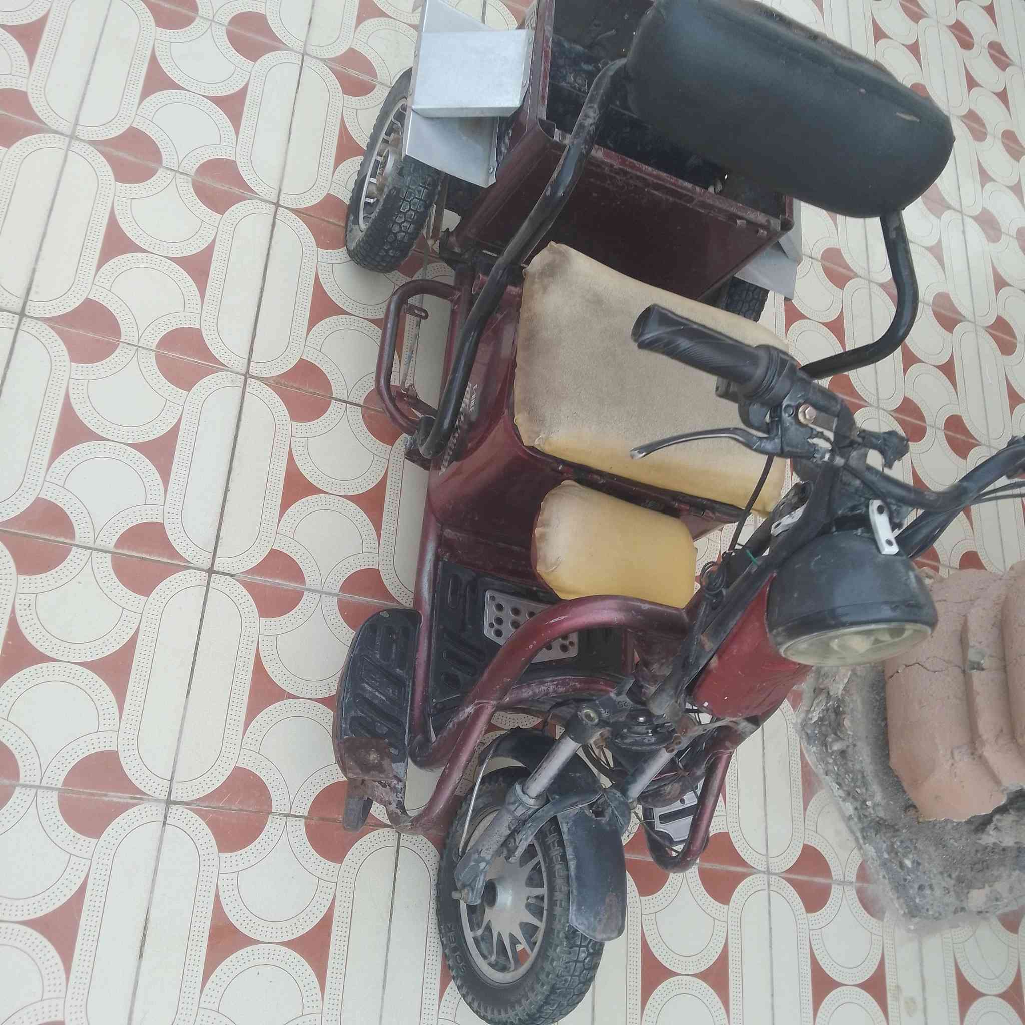 دراجه شحن كله شغاله لايت بيه تلث سرع وبك  وبيه بطاريتين جدد وبطاريتين نص عمر للبيع لمكان بابل اسكندريه سعره 300 للستفسار ***********واتساب
