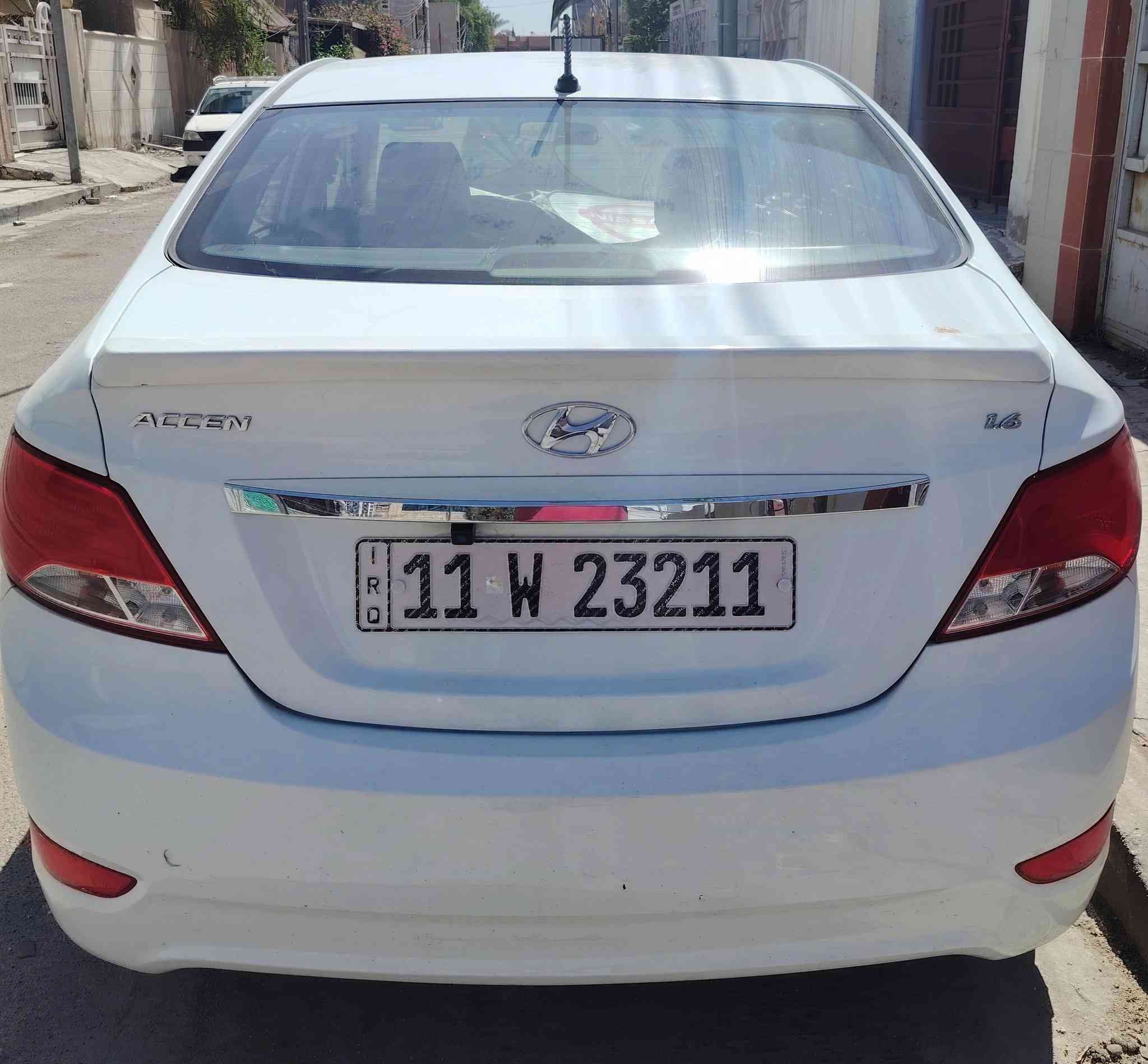 اكسنت 2017 خليجي ماشيا 91 رقم بغداد مميز  الجديد فول مواصفات محرك 1600 كفاله من صبغ
بيها مكانين بارد بسيط موضح بالسونار
السياره مشدوده منظومه تبريد جديدا كامله
مغلف الكشنات جلد هي والارضيه و السبير والعده الكتلوكات سويجات 2 كامله  (السعر 118 بيهامجال)
***********   مكانها بغداد حي الاعلام
