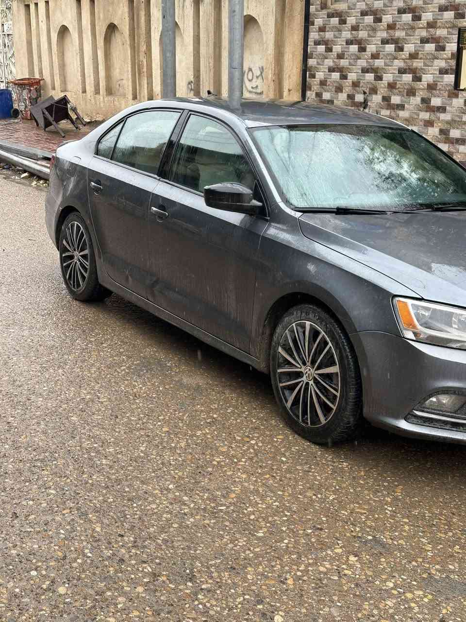 جيتا موديل 2016  وارد امريكي حادث قبق جنطة ودعامي وصبغ قبق جنطة وشويه من الجاملغات محرك 1800 تيربو رقم بغداد بسمي السعر 12000$ 120 ورقه وبيه مجال تلفون ***********
